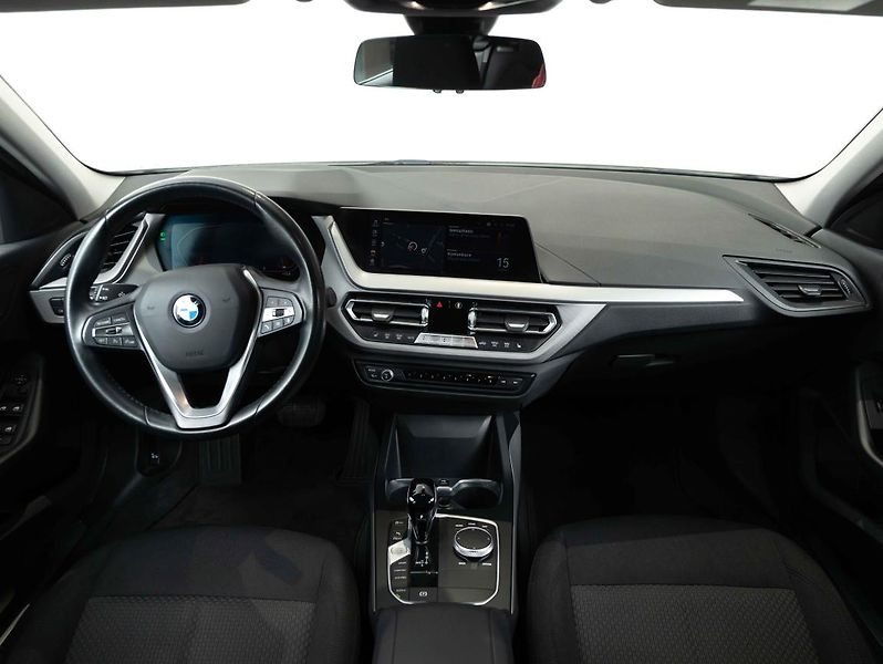 BMW Řada 1 118i - fotka 12 z 21