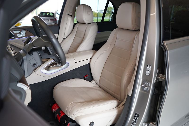 Mercedes-Benz GLE 350d 4M AMG, Ventilace, ADS+ - fotka 18 z 45