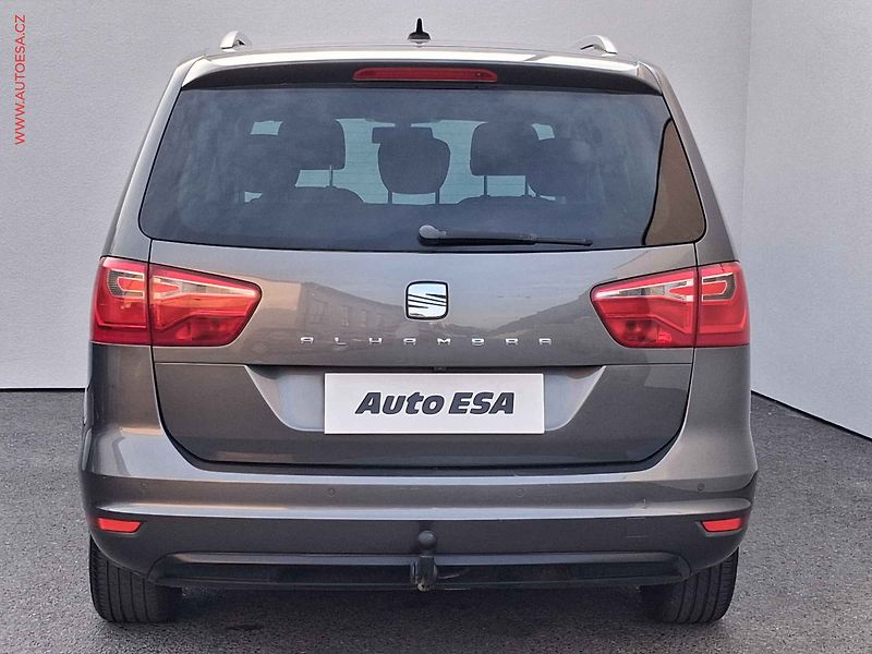 Seat Alhambra (2014) 2.0 TDi, Style, TZ, panor - fotka 5 z 19