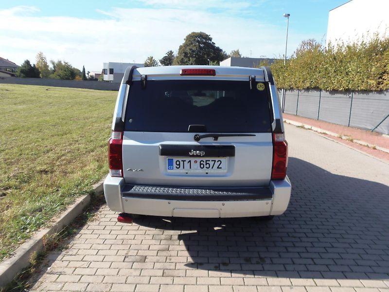 Jeep Commander (2007) 3.7 4x4 7 míst LPG n. nádrž - fotka 6 z 24