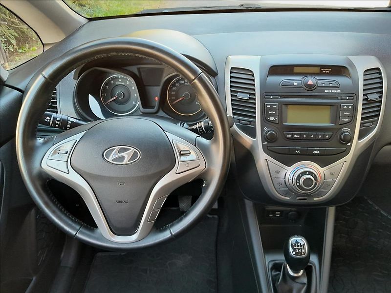 Hyundai ix20 1,6i 91kW 38 000km - fotka 32 z 54
