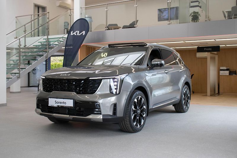Kia Sorento 2,2 CRDi 4x4 8DCT TOP  - fotka 1 z 20