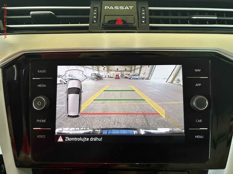 Volkswagen Passat (2021) 2.0 TDi, ČR, Elegance, LED - fotka 14 z 16