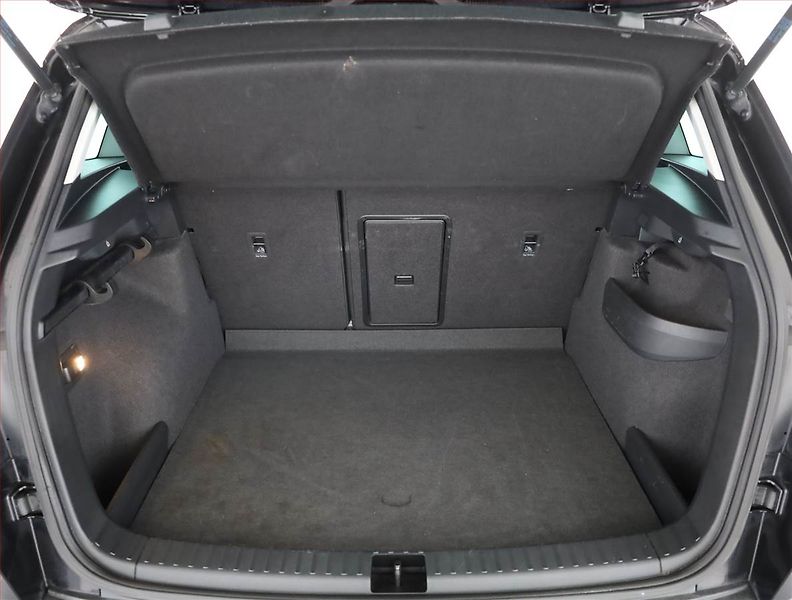 Škoda Karoq (2020) Style 1.6 TDI, Kůže, Navi - fotka 17 z 18