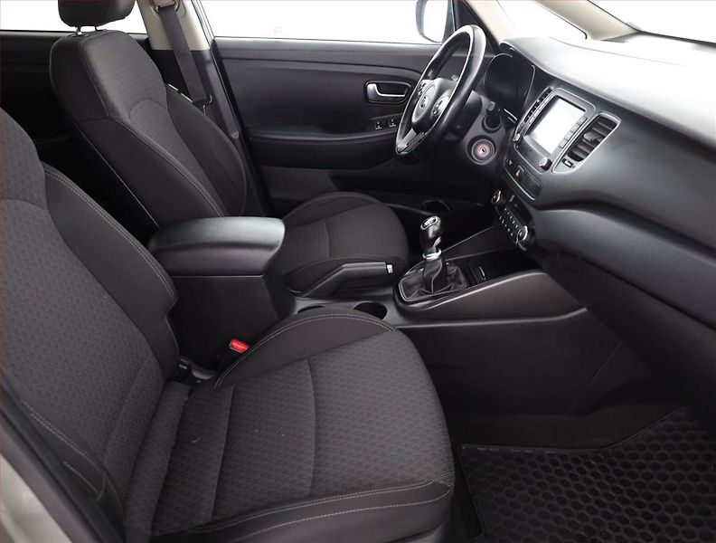 Kia Carens (2018) 1.7 CRDi, 7 míst, Serv.kniha - fotka 7 z 21