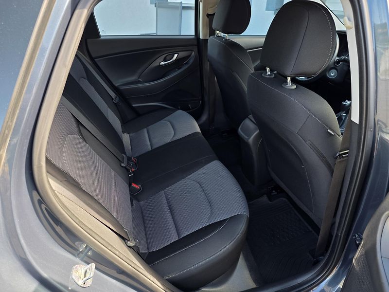 Hyundai i30 (2022) 1.5i COMFORT TAŽNÉ KAMERA - fotka 10 z 21