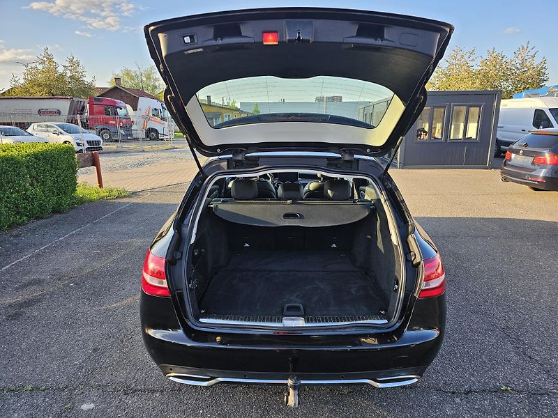 Mercedes-Benz Třídy C (2016) C220D 125kW 4MATIC 7G AIRMATIC - fotka 45 z 50