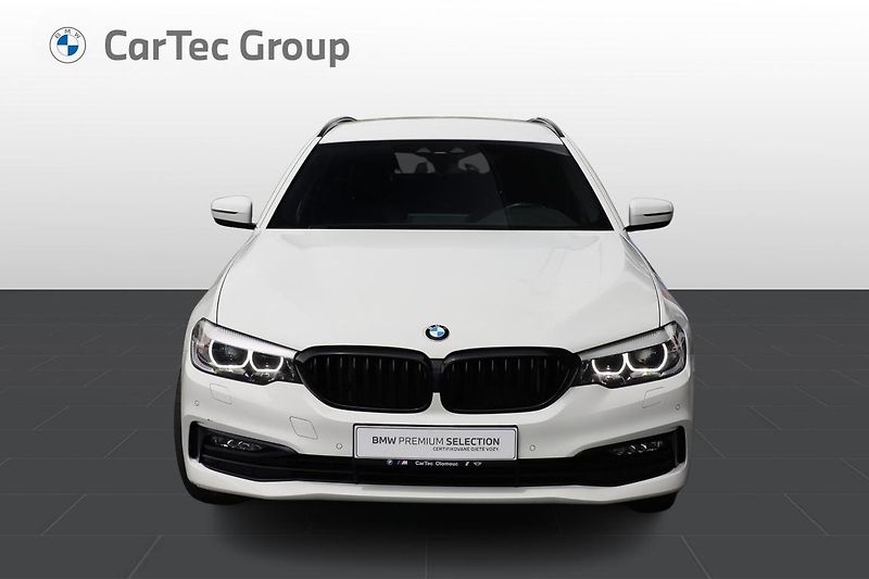 BMW Řada 5 520d xDrive Touring - fotka 2 z 14