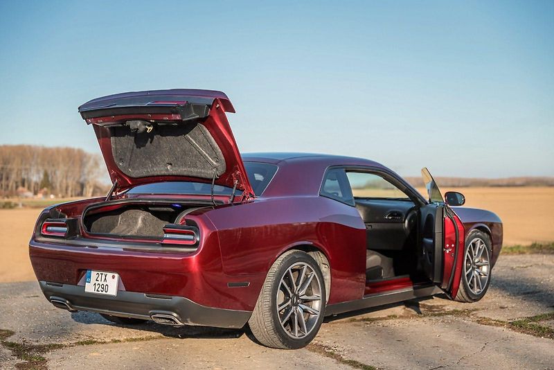 Dodge Challenger 3.6 V6 SXT Automat - fotka 10 z 13