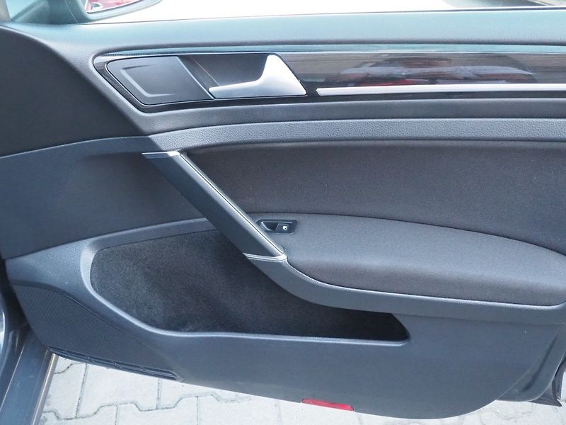 Volkswagen Golf Variant (2017) 1.4 TGI 81 kW, CNG - fotka 16 z 36