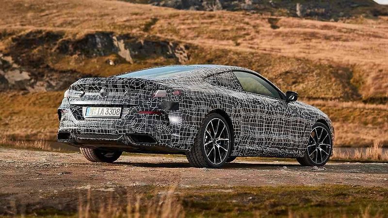 BMW M850i.