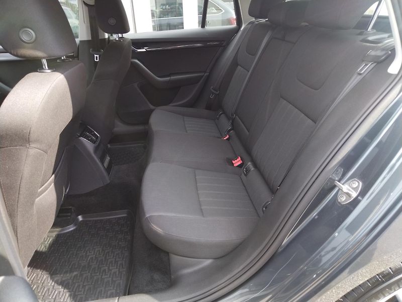 Škoda Octavia COMBI 1.6 TDi STYLE - fotka 12 z 30