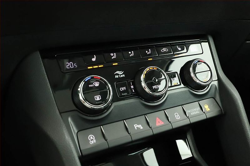 Škoda Karoq (2018) 1.5 TSI, Automat, Kůže - fotka 11 z 19