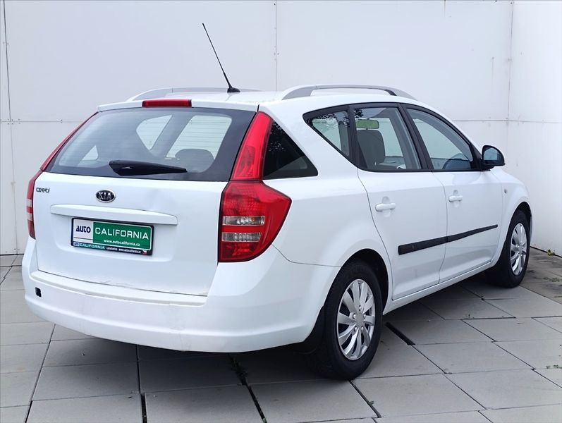 Kia Ceed 1,6 CVVT Aut. klimatizace ČR - fotka 7 z 28