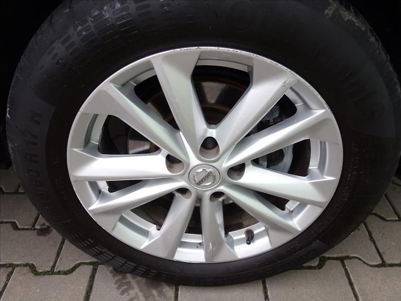 Nissan Qashqai 1,5 81kW NAVI - fotka 34 z 39