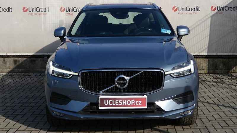 Volvo XC60 D4 Drive-E Momentum AWD - fotka 2 z 21