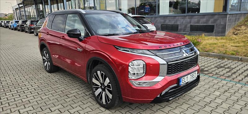 Mitsubishi Outlander 2,4 PHEV 4x4  INSTYLE - fotka 2 z 20