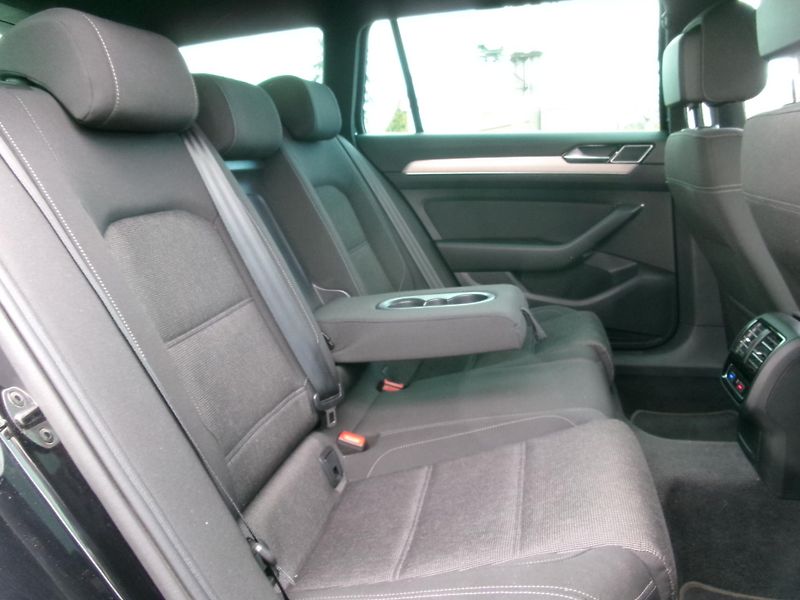 Volkswagen Passat Variant (2018) 1,5TSI AC NAVI ACC BT - fotka 16 z 39