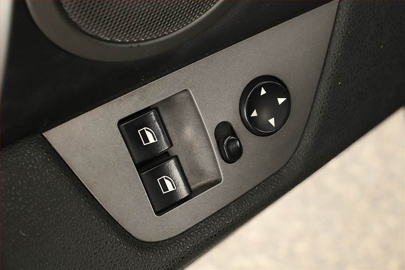 BMW Z4 (2004) 2.2i - fotka 10 z 13