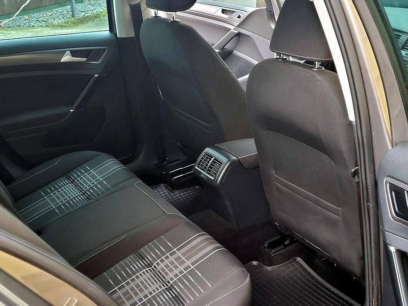 Volkswagen Golf 1,2 TSi LOUNGE 81kW *SERVIS* - fotka 23 z 45
