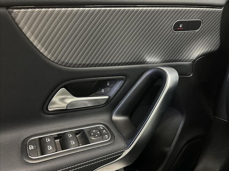 Mercedes-Benz Třídy A 180 Progressive Line - fotka 12 z 21