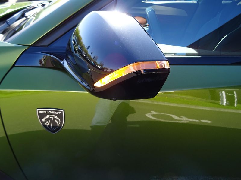 Peugeot 408 (2026) GT Plug-in HYBRID 240 e-DCS7 - fotka 52 z 55