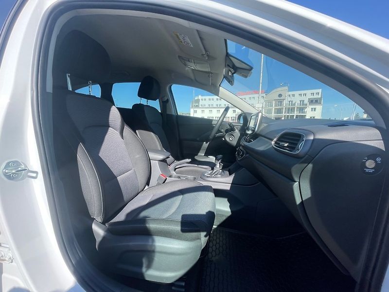 Hyundai i30 1,0 T-GDi Family Comfort, ČR - fotka 13 z 34