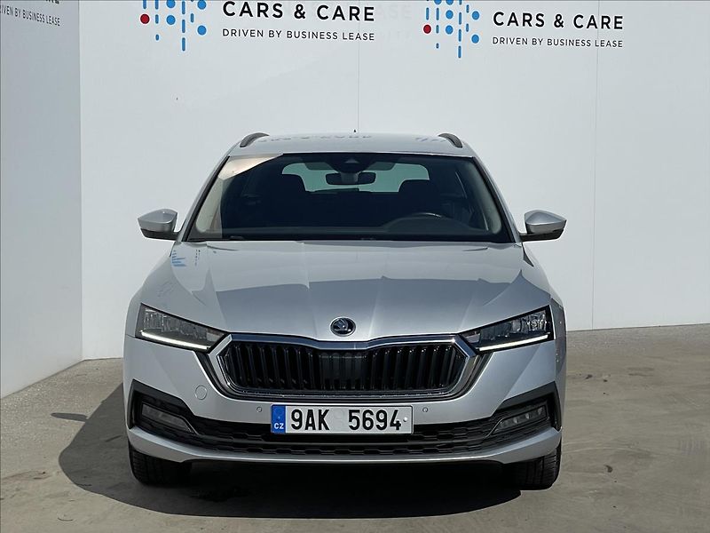 Škoda Octavia 2,0 TDI Combi Ambition Plus - fotka 17 z 21