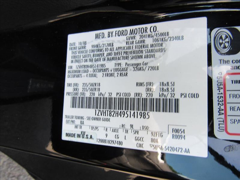 Ford Mustang 4,6 L V8 GT 224kW - fotka 28 z 29