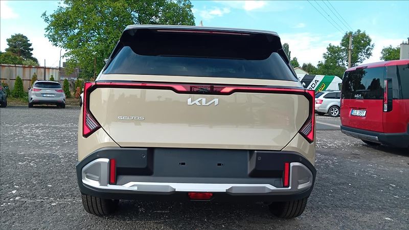 Kia Seltos 1,6 T-GDi 4x2 EXCLUSIVE (2027) - fotka 4 z 7