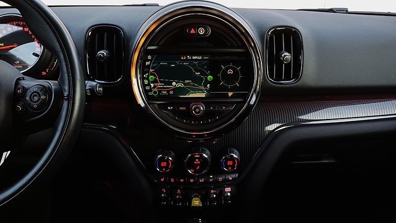 Mini Countryman COOPER 1.5 SE ALL4-1.maj-ČR - fotka 23 z 49