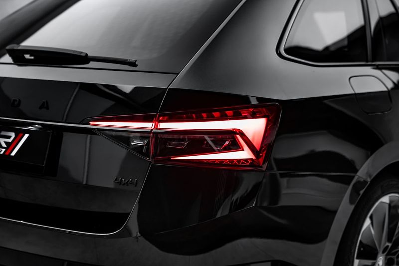 Škoda Superb Sportline - fotka 7 z 25