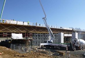 Dálnice D35 hlásí další milník. Betonáž mostu trvala celý víkend