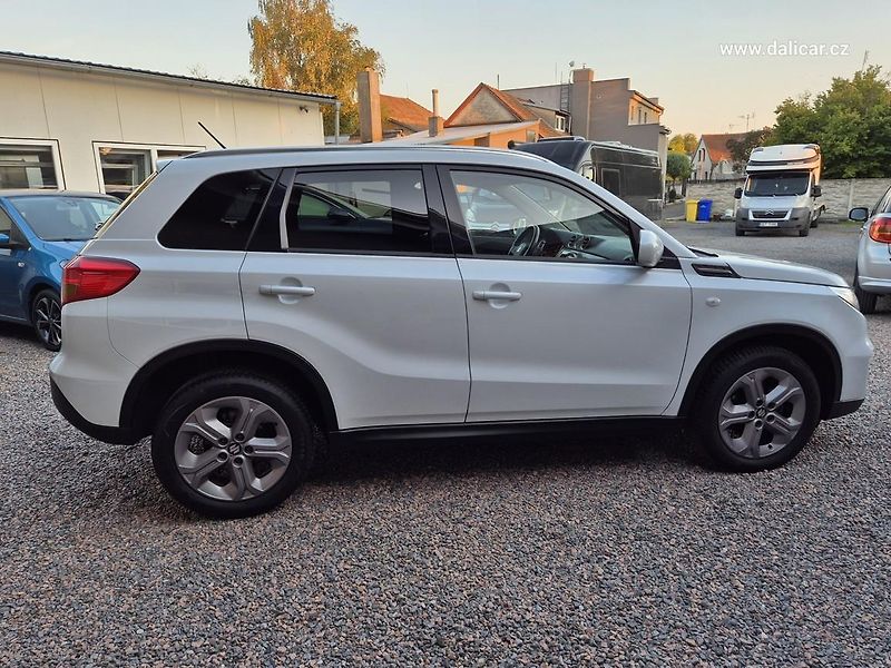 Suzuki Vitara (2016) 1.6VVT 88KW Automat COMFORT - fotka 14 z 52