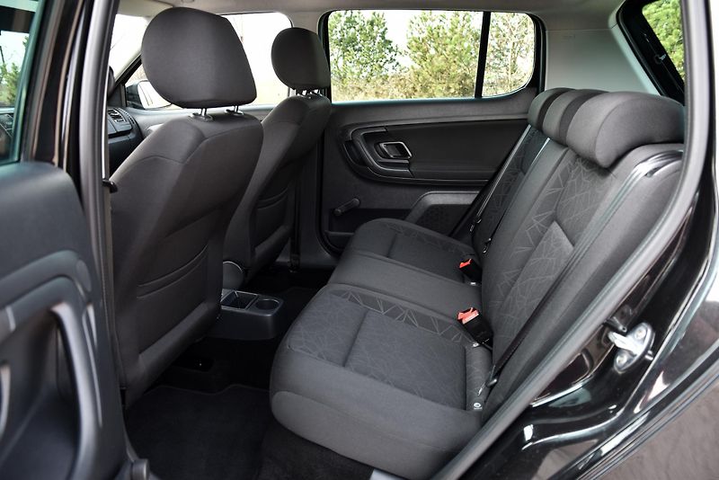 Škoda Fabia 1.6 TDi CR FAMILY, KLIMA, TEMP - fotka 25 z 50