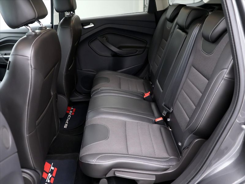 Ford Kuga 2,0 TDCi 132kW 4x4 Titanium - fotka 14 z 35