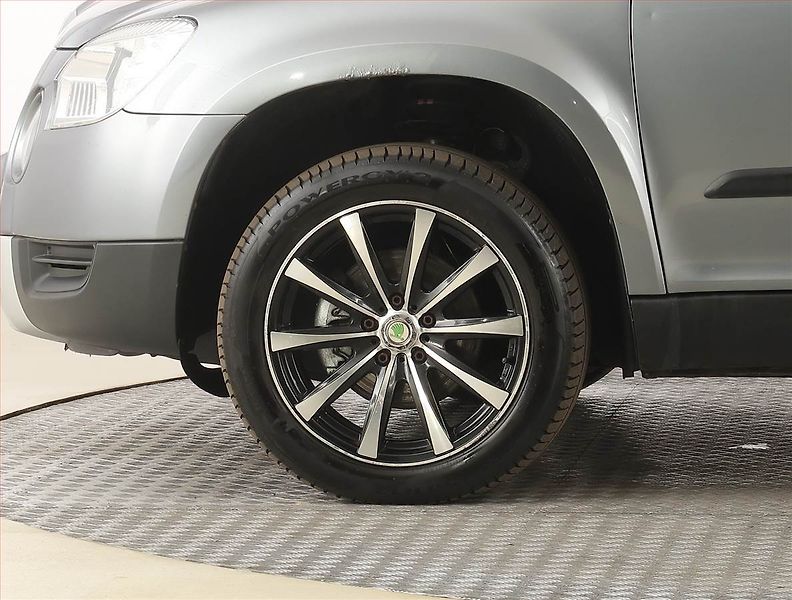 Škoda Yeti (2011) 2.0 TDI, 4X4, Serv.kniha - fotka 14 z 19