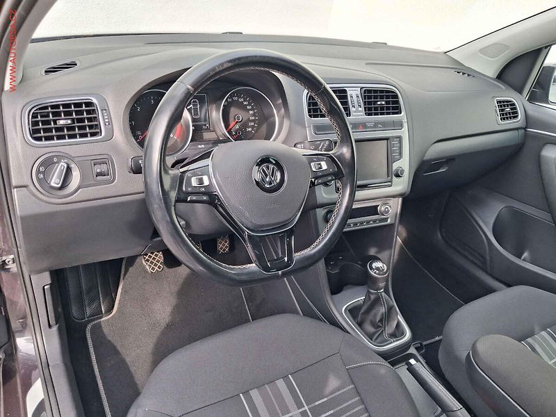 Volkswagen Polo (2015) 1.4 TDi, Lounge - fotka 8 z 18