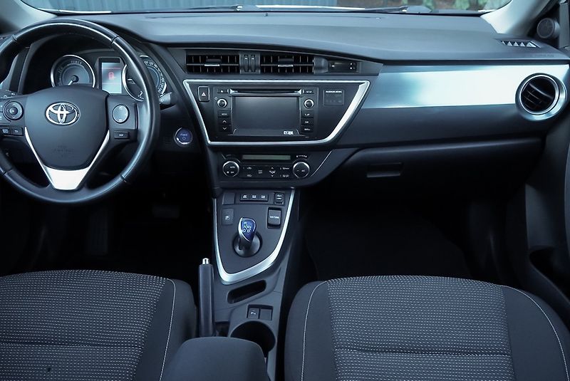 Toyota Auris 1.8 HYBRID ACTIVE+ - fotka 13 z 24