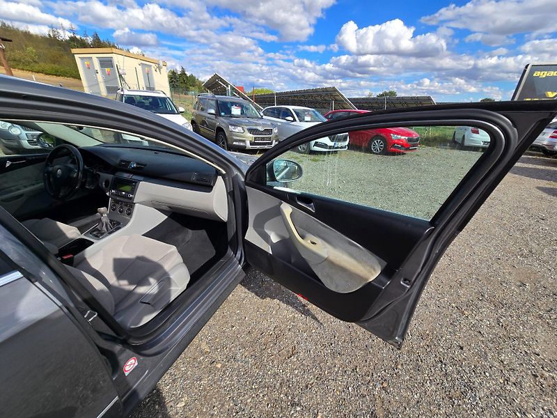 Volkswagen Passat (2005) 2.0 TDi 103KW Comfort - fotka 20 z 23