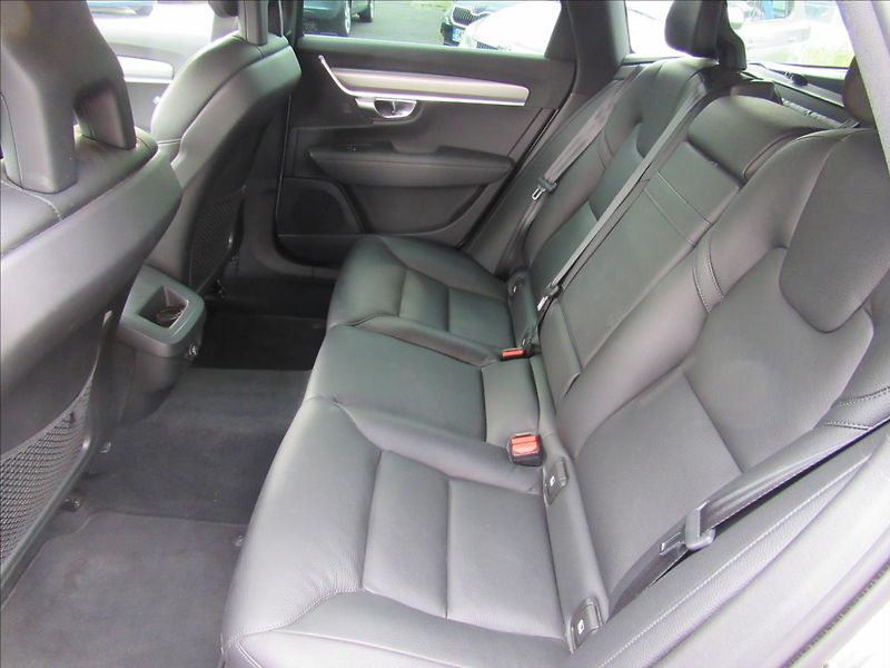 Volvo V90 2,0 D5 173kW AWD Automat - fotka 10 z 33