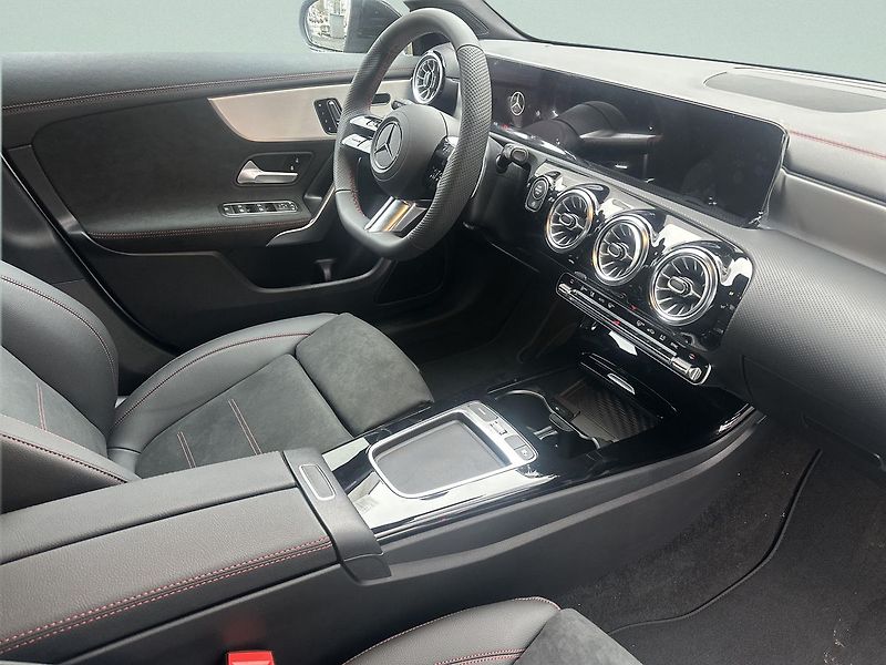 Mercedes-Benz CLA (2025) 200 d AMG Style Edition - fotka 12 z 15