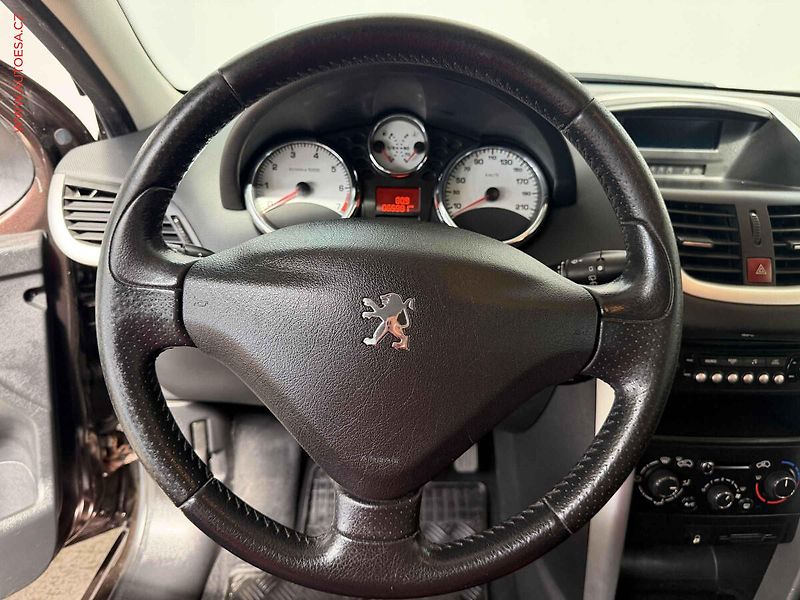 Peugeot 207 (2011) 1.4i, 1.maj,ČR, AC, TZ - fotka 12 z 16