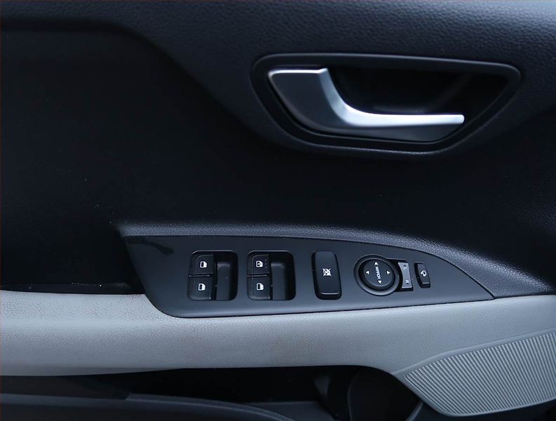Kia Stonic (2021) 1.2 DPI, Kůže, Navi, Tempomat - fotka 16 z 24