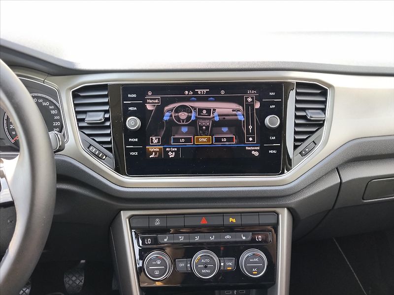 Volkswagen T-Roc 1,5   1,5TSI 110Kw - fotka 13 z 31
