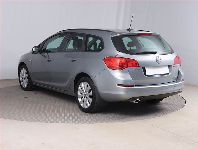 Opel Astra (2011) 1.4 T, Serv.kniha, Tempomat - fotka 4 z 15