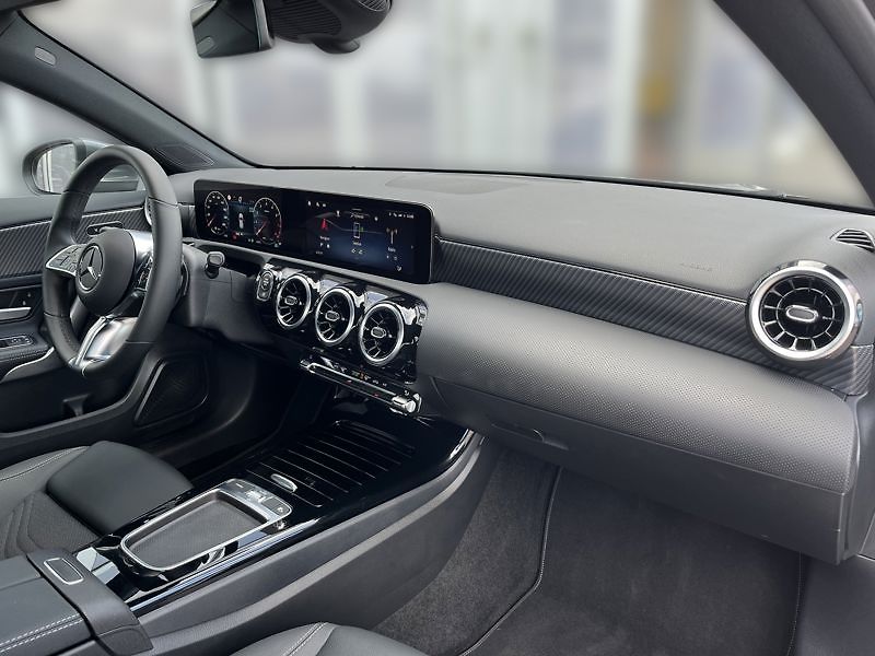 Mercedes-Benz Třídy A A-Třída 180 Progressive Editio - fotka 15 z 21