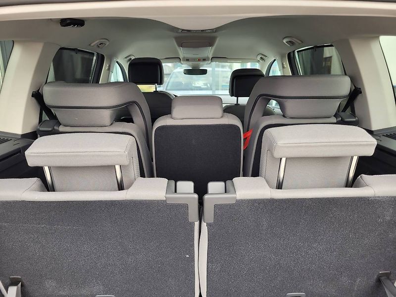 Volkswagen Touran 1.5 TSI DSG R-Line 7míst TAŽNÉ - fotka 42 z 50