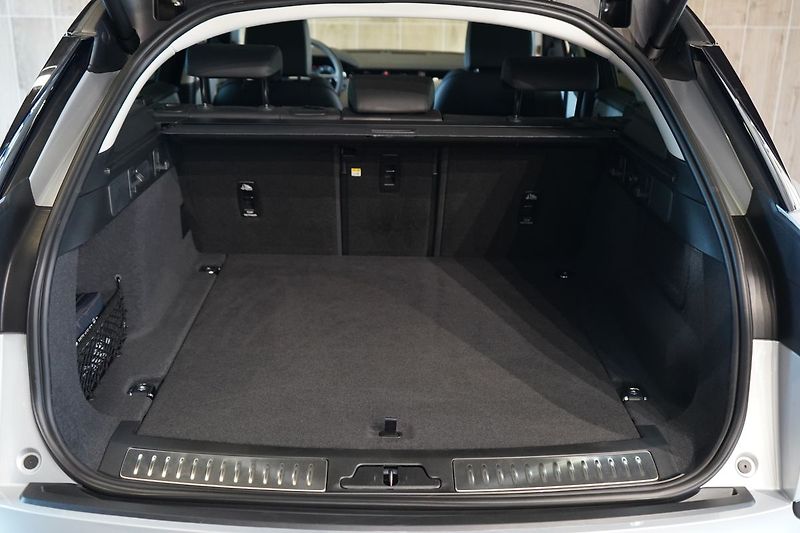 Land Rover Range Rover Velar D300 AWD Dynamic HSE, Vzduch - fotka 13 z 46