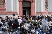 Motorkáři se sjeli na žehnání v bazilice v Jablonném.